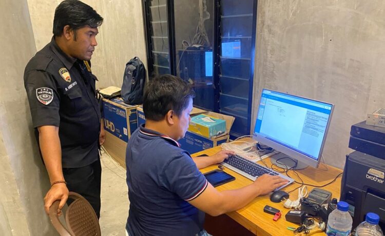 Seksi TIK Polres Samosir Pasang dan Uji Perangkat Keamanan Venue PON XXI Aceh-Sumut di Samosir