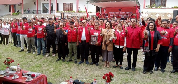 Menangkan Pilkada Taput, 700 Orang Tim Pemenangan dan Relawan Satika-Sarlandy se-Kecamatan Muara Resmi Dilantik