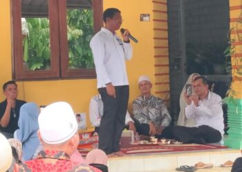 Silaturahmi Dengan Warga Paket F, Jhony Charles Disambut Antusiasme Dan Dukungan! Warga Teriaki Ganti Bupati