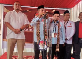 Bacalon Bupati dan Wakil Bupati Solok Yaitu Jfp – Chandra,  Paslon Pertama Mendaftar di KPU Kabupaten Solok, Diantar Ribuan Massa dan Andre Rosiade anggota DPR RI