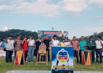 Bupati Solok Resmi Buka  Turnamen Sepak Bola Bupati Solok Cup lll tahun 2024 ke 3 di GOR Batu Batupang Koto Baru Kecamatan Kubung