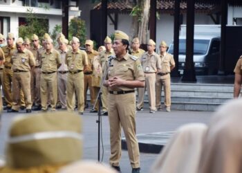 Hari Pertama Masuk Kerja, Pj Bupati Banyumas Pimpin Apel Pagi