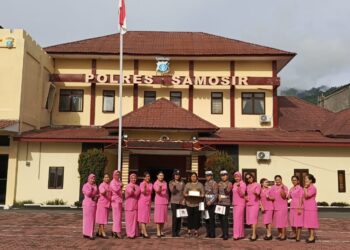 Polwan Polres Samosir Terima Kejutan dari Bhayangkari pada HUT Polwan ke-76