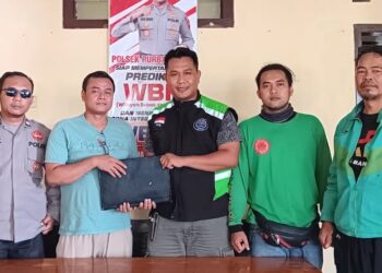 Polsek Purbalingga Bersama Komunitas Ojek Online Serahkan Dokumen Penting