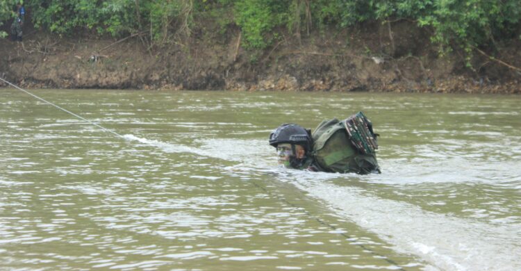Tingkatkan Kemampuan Tempur Prajurit, Yonif 132/Bima Sakti Laksanakan Latihan Taktis Tingkat Tim Blok Medan Khusus