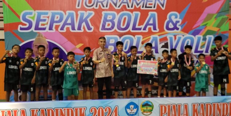 Lumbir dan Gumelar Juara Bola Voli SD Piala Kadindik Banyumas 2024