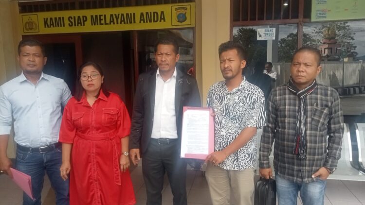 Tim Hukum Satika-Sarlandy Laporkan Beredarnya Selebaran Fitnah Mengarah Kepada Cabup Taput Satika Simamora