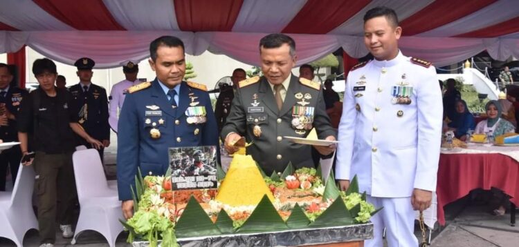 Upacara HUT TNI ke-79 di Provinsi Riau Berlangsung Khidmat dan Meriah