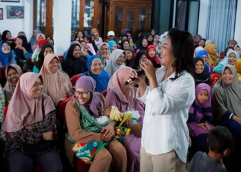 Ibu ibu Pengajian Se-Kecamatan Tarutung, Silahturahmi Dengan Satika Simamora Sampaikan Asa Untuk Sejahterakan Keluarga.