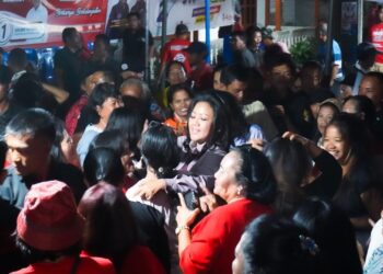 Di Desa Siualuompu, Satika Simamora Optimis Mampu Realisasikan Janji Politik