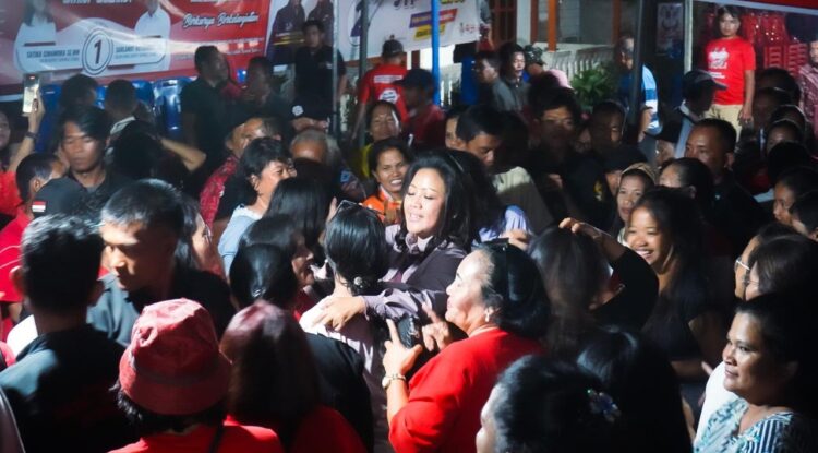 Di Desa Siualuompu, Satika Simamora Optimis Mampu Realisasikan Janji Politik