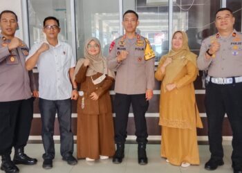 Kapolres Solok Serahkan Bantuan Kepada  Korban Longsor Tambang Sungai Abu