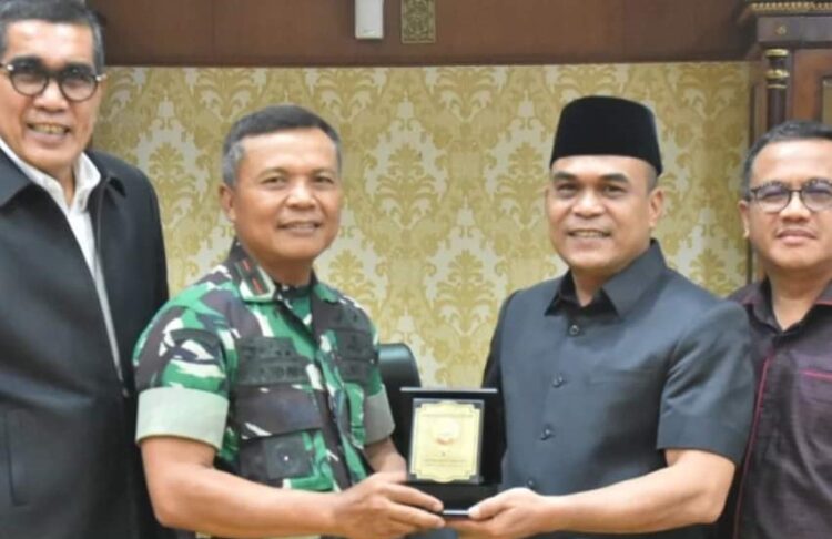 Danrem 031/Wira Bima Lakukan Silaturahmi dengan  Ketua dan Wakil Ketua DPRD yang Baru Dilantik