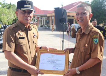 Pj.Bupati Padang Lawas Utara  Serahkan Penghargaan Kepada 10 OPD
