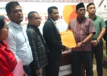 Oknum Pengawas Pilkada Terlibat Pasang Baliho Cabup-Cawabup Taput Nomor 2, Dilaporkan ke Bawaslu