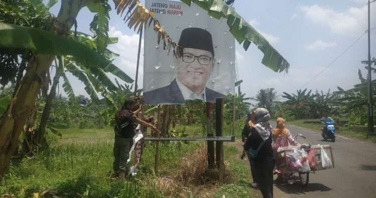 Satpol PP Banyumas Tertibkan Alat Peraga Sosialisasi Pilkada