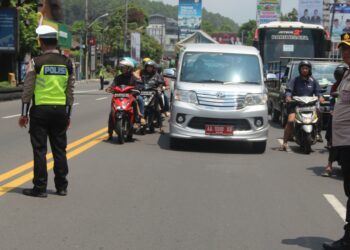 Pengawalan Ketat Polda Jateng dan Dukungan Warga Magelang Warnai Kepulangan Presiden Prabowo