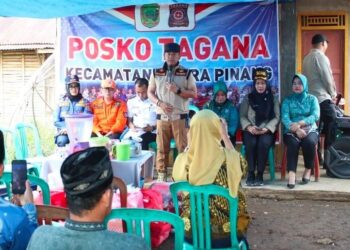 Pemberian dan Peninjauan Langsung Lokasi Kejadian Kebakaran di Desa Sawah oleh Penjabat Bupati Empat Lawang