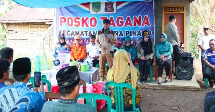 Pemberian dan Peninjauan Langsung Lokasi Kejadian Kebakaran di Desa Sawah oleh Penjabat Bupati Empat Lawang