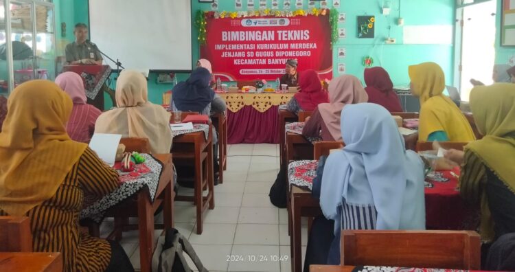 Kepala Dinas Pendidikan Kabupaten Banyumas Membuka Bintek KKG Gugus Diponegoro