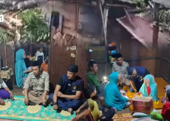 Polres Empat Lawang Melalui Polsek Muara Pinang Peduli Bencana Alam, Berikan Bantuan ke Korban Rumah Tertimpa Pohon di Desa Sukadana