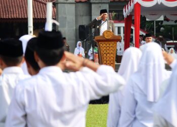 Pj Bupati Banyumas Pimpin Apel Hari Santri Nasional di Alun-Alun Purwokerto