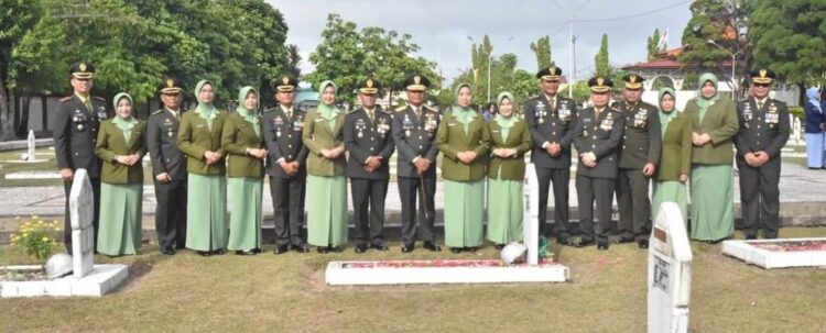 Jelang HUT TNI ke-79, Danrem 031/WB Ziarah Nasional di TMP Kusuma Dharma