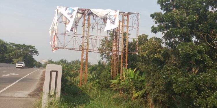 Kantor Camat Lubuk Pakam Kabupaten Deli Serdang Digeruduk Para Simpatisan., Ada Apa ?