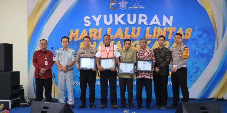 Satlantas Polres Gresik Rayakan Hari Lalu Lintas Bhayangkara ke-69 dengan Berbagai Inovasi dan Aksi Sosial