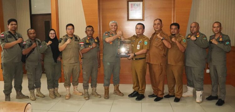 Pemkab Padang Lawas Utara Menerima Apresiasi dan Cenderamata Atas Suksesnya Penyelenggaraan Kirab Api Pekan Olahraga Nasional (PON) XXI Aceh-Sumut