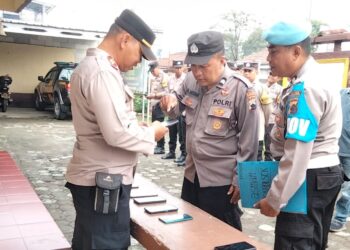 Polsek Kemangkon Sidak Handphone Anggota untuk Cegah Judi Online