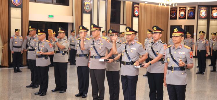 Kapolri Pimpin Serah Terima Jabatan 6 Pejabat Tinggi Polri