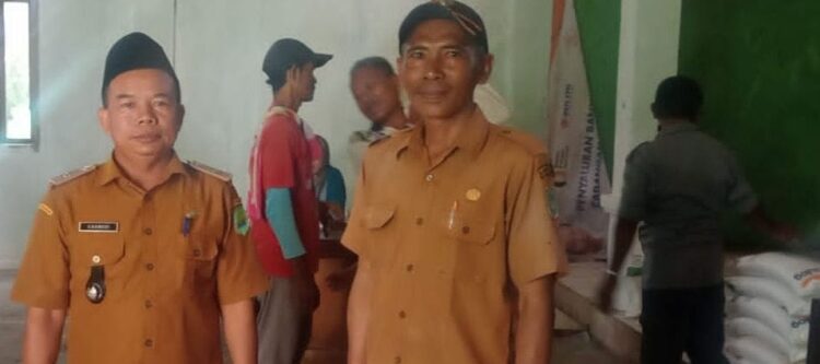 Pembagian Bantuan Pangan (BAPANG) Beras 10 Kg di Desa Ciasem Hilir Kecamatan Ciasem