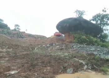 Material Batu Dari Proyek Pengedaman Sungai di Jalan Akses Bandara Diduga Dilakukan Secara Ilegal