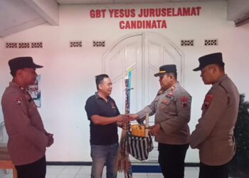 Jelang Natal, Polsek Kutasari Bakti Kebersihan di Rumah Ibadah Umat Kristiani