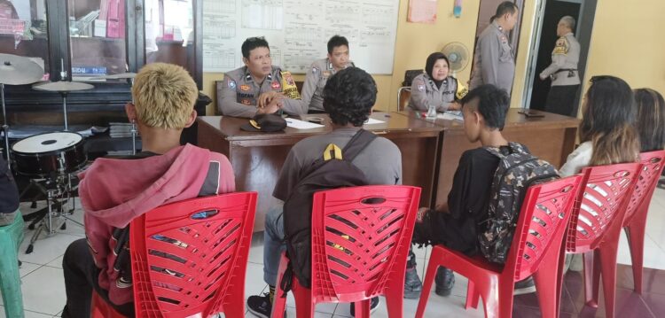 Meresahkan Warga, Sejumlah Anak Punk Diberi Pembinaan Polsek Kalimanah