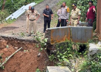 Kapolres Purbalingga Cek Lokasi Bencana dan Salurkan Bantuan Sosial