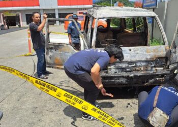 Sebuah Mobil Terbakar di Area SPBU Bobotsari