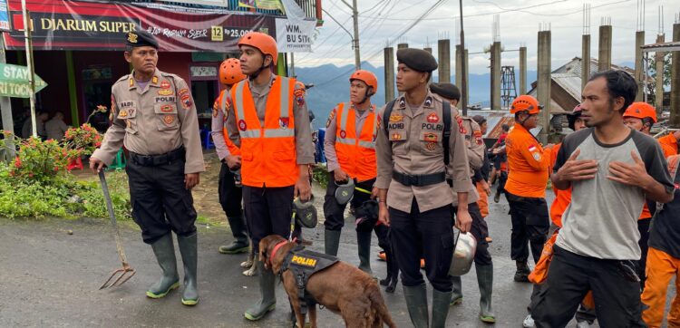 Polda Jateng  Terjunkan Unit K9 Cari Korban Longsor di Pekalongan, Temukan 21 Jenazah Di Antaranya Seorang Bayi
