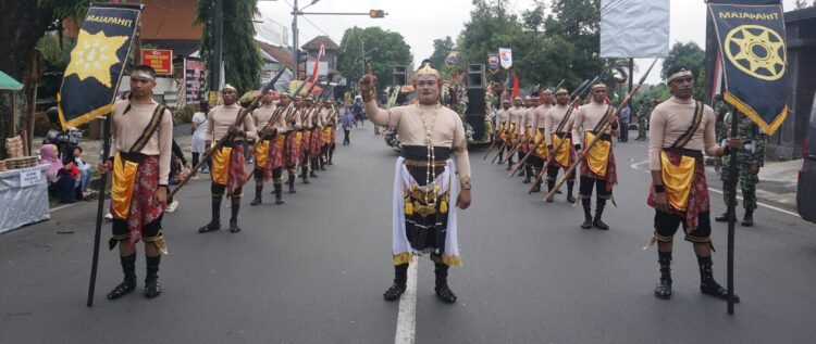 Ikuti Pawai Budaya, Polres Purbalingga Bersinergi dengan TNI Tampilkan Pertunjukan Menarik