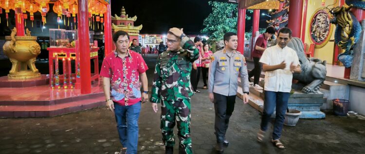 Kapolres Purbalingga Bersama Dandim Pantau Pengamanan Ibadah Imlek