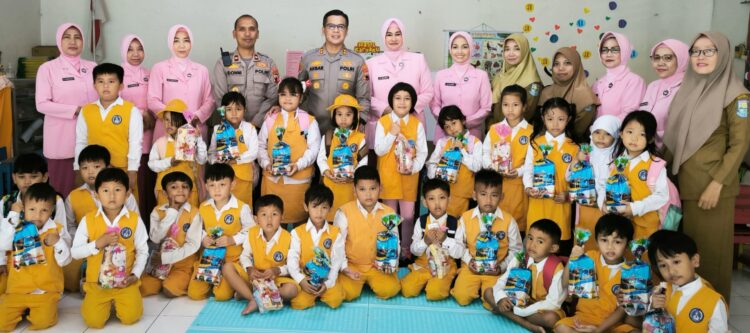 Peduli Pendidikan, Kapolres Purbalingga Kunjungi TK Kemala Bhayangkari
