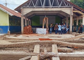 Ruang kelas SMPN 1 Dawuan Ambruk Akibat Tanah Tidak Labil