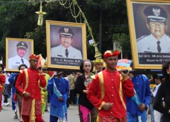 Prosesi Kirab Empat Pusaka, Meriahkan Hari Jadi Ke-454 Kabupaten Banyumas