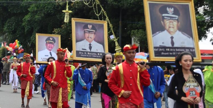 Prosesi Kirab Empat Pusaka, Meriahkan Hari Jadi Ke-454 Kabupaten Banyumas