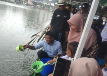 Hari Pers Nasional Paguyuban Jurnalis CICAGO, Lakukan Penebaran Benih Ikan di Danau Lido