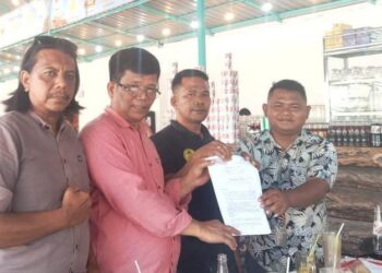 Bismar Ginting, SH.,MH Selaku Ketum LBHK – Wartawan, Serahkan SK Kepengurusan Cabang Kabupaten Deli Serdang LBHK-Wartawan, Periode 2025-2026