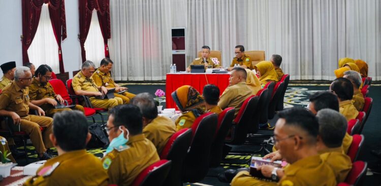 Pj. Bupati Subang Kang Ade Berikan Pelayanan Terbaik untuk Masyarakat