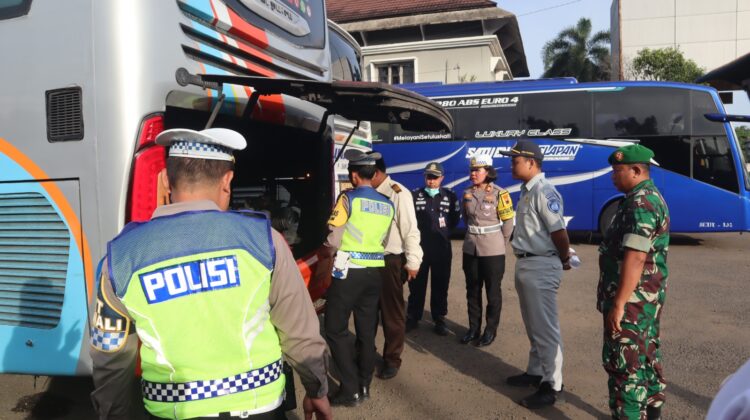 Satlantas Polres Purbalingga Gelar Ramchek Kendaraan Angkutan Umum di Terminal Bus