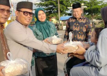 Pimpinan Kecamatan Banjar Margo  Beserta Kampung Catur Karya Buana Jaya Bagi -bagi Taqjil ke Masyarakat